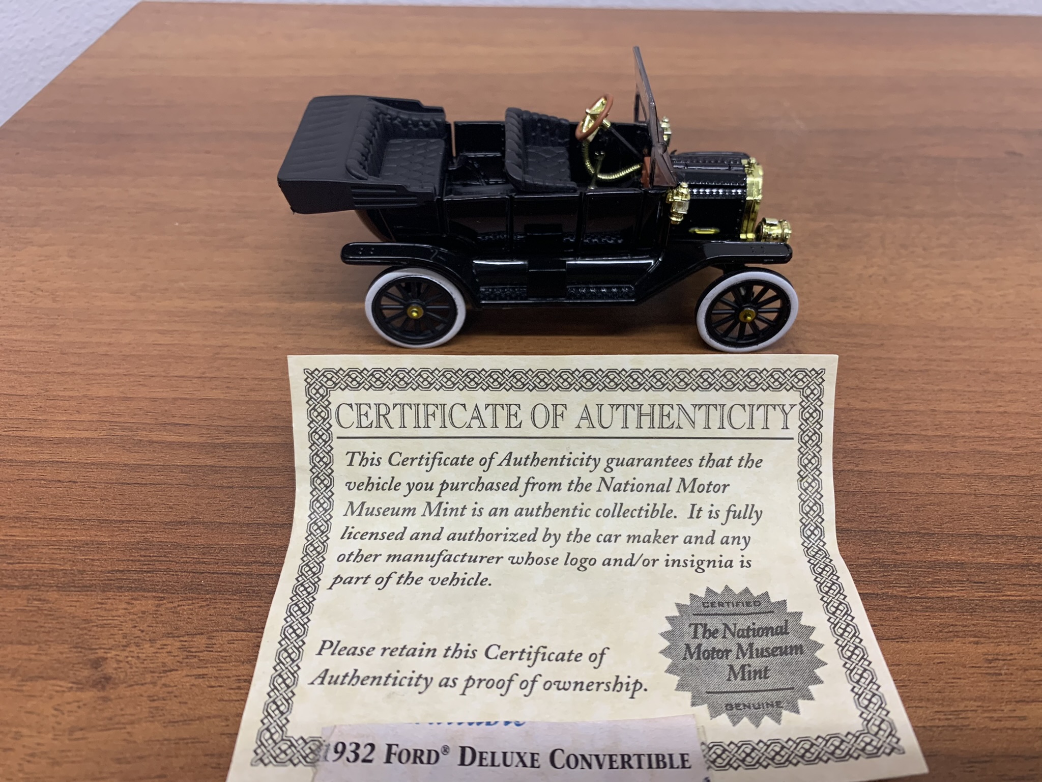 1932 Ford Deluxe Convertible Diecast Car
