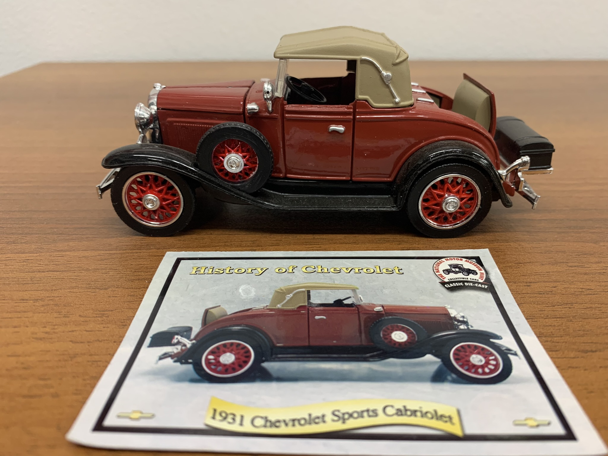 1931 Chevrolet Cabriolet 1:32 Scale Diecast Car